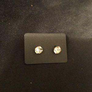 3/$10 🛍 Earrings